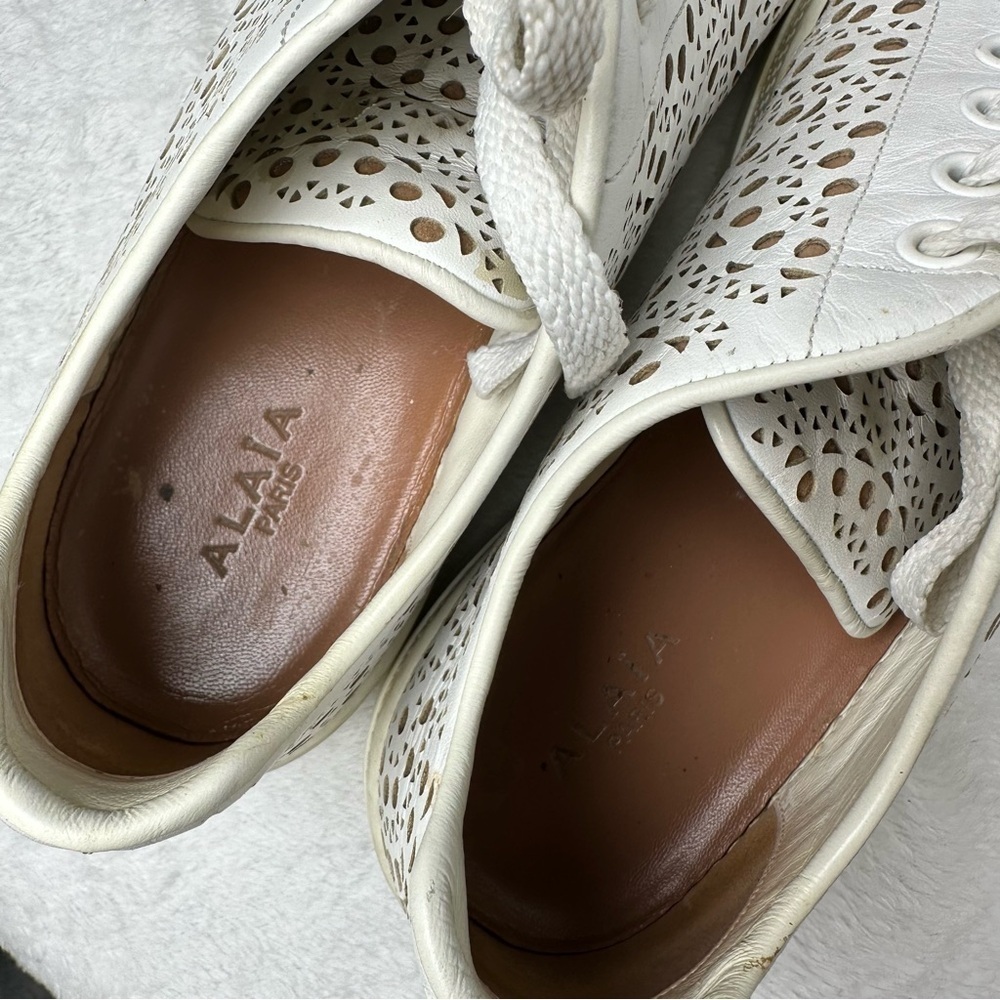 Alaia Size 9 White Tan Laser Cut
Leather Lace-Up Low Top
Sneakers - Picture 9 of 15